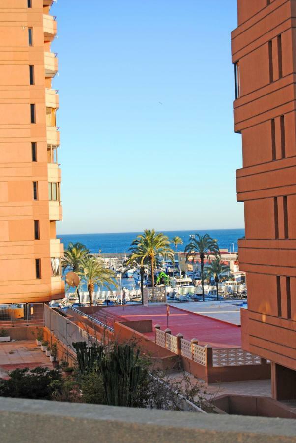 Recently Refurbished Apartment With Sea Views. Фуeнхирола Екстериор снимка