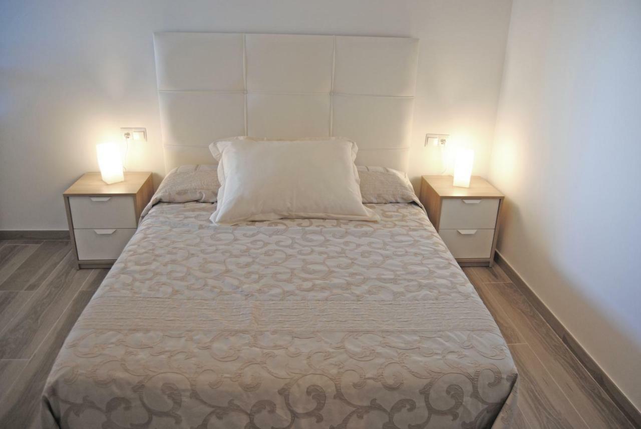 Recently Refurbished Apartment With Sea Views. Фуeнхирола Екстериор снимка
