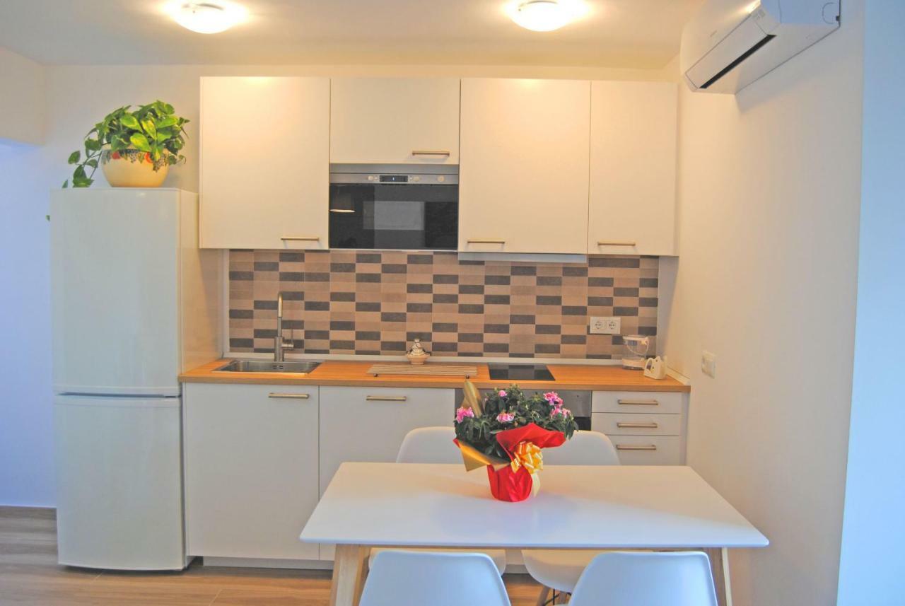 Recently Refurbished Apartment With Sea Views. Фуeнхирола Екстериор снимка