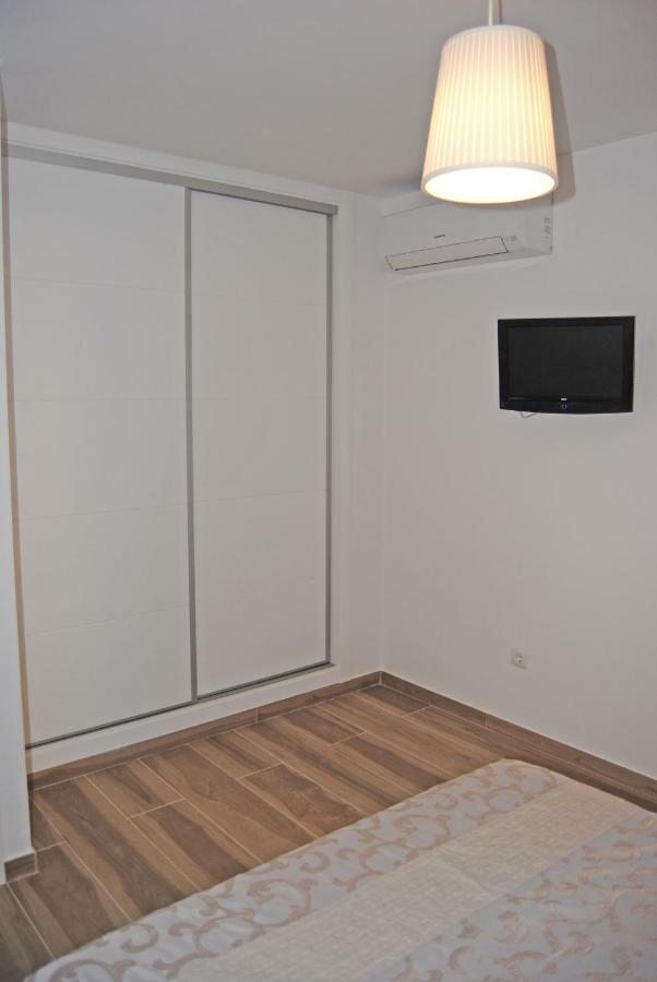 Recently Refurbished Apartment With Sea Views. Фуeнхирола Екстериор снимка