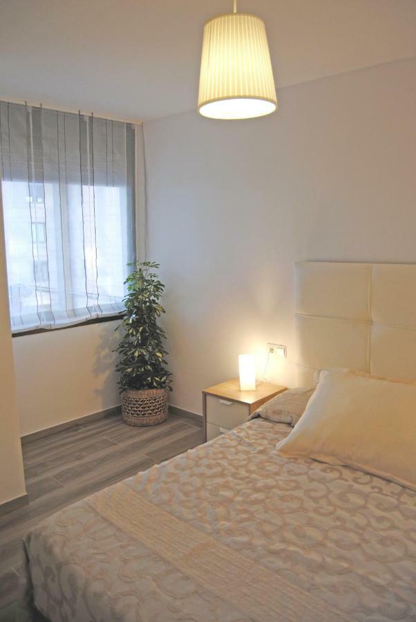 Recently Refurbished Apartment With Sea Views. Фуeнхирола Екстериор снимка