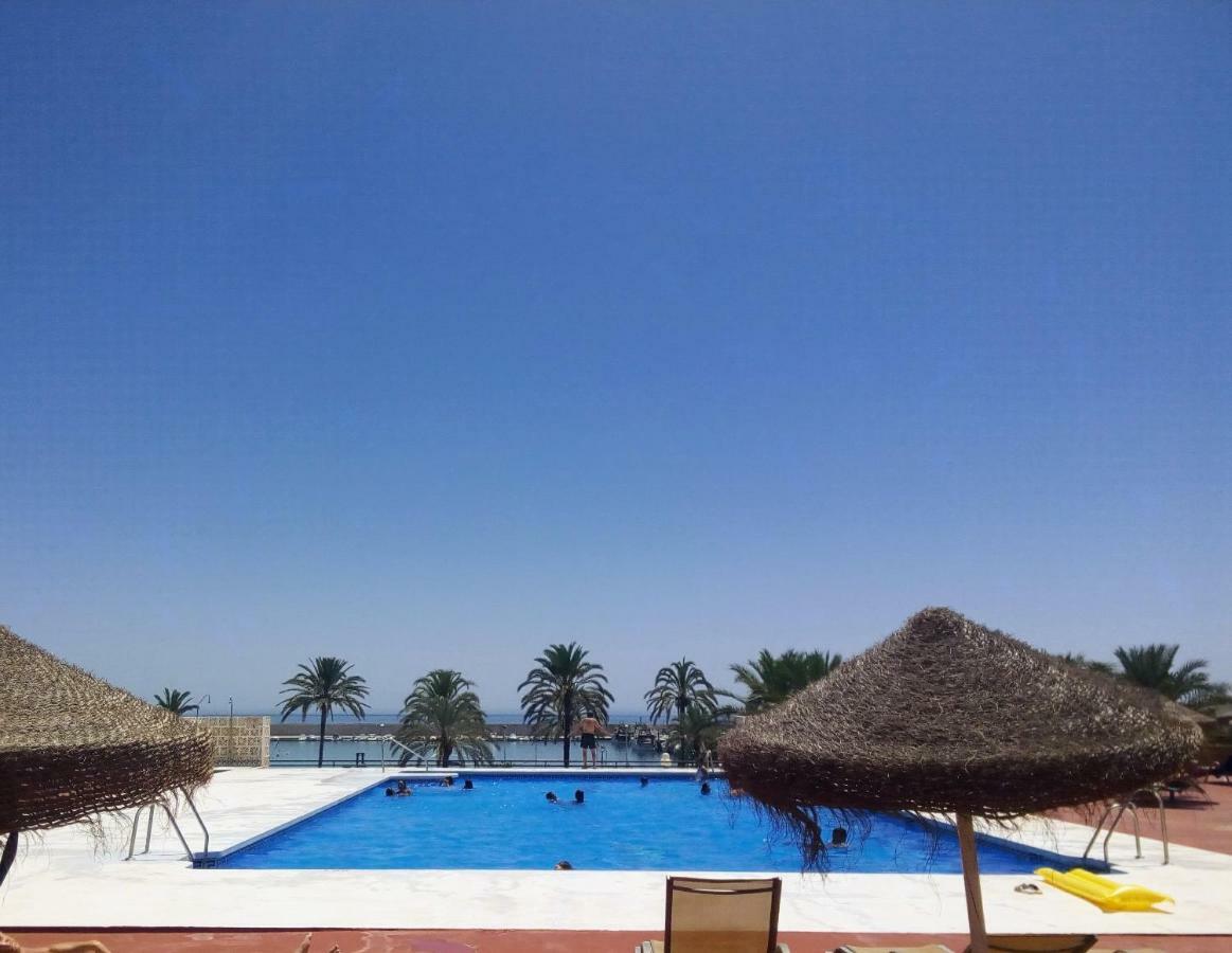 Recently Refurbished Apartment With Sea Views. Фуeнхирола Екстериор снимка