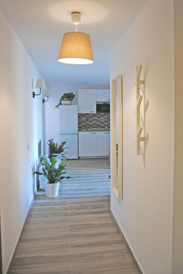 Recently Refurbished Apartment With Sea Views. Фуeнхирола Екстериор снимка